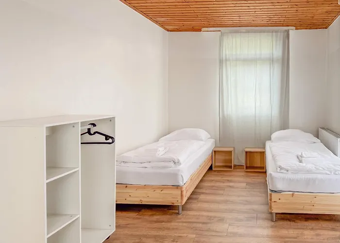 6 Detached House - Messe Fair 10min *