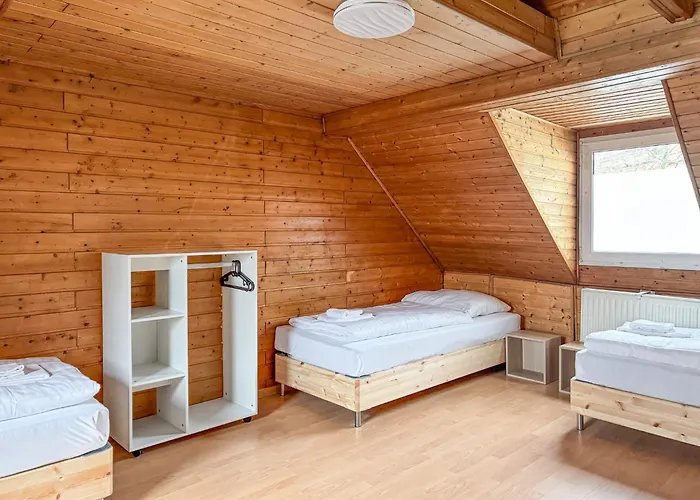 6 Detached House - Messe Fair 10min *